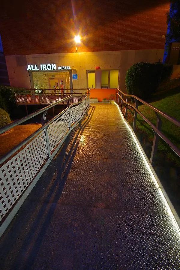 All Iron Hostel Bilbao